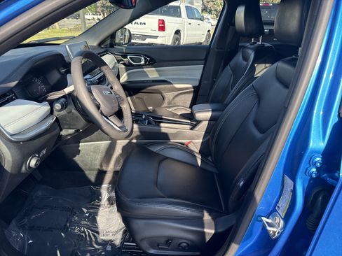 Used 2025 Jeep Compass Limited AWD/4WD image 20