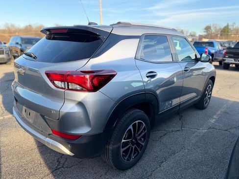 Used 2025 Chevrolet TrailBlazer LT w/ Driver Confidence Package image 2