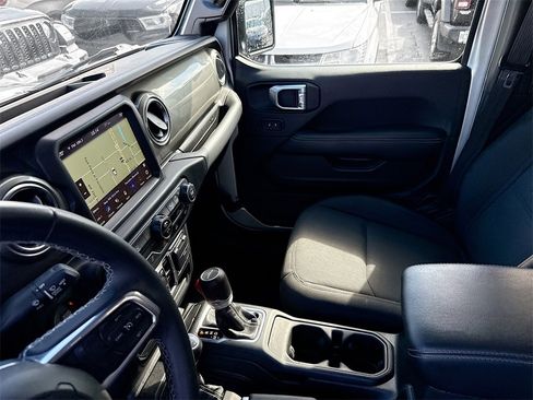 Used 2023 Jeep Gladiator Overland image 26