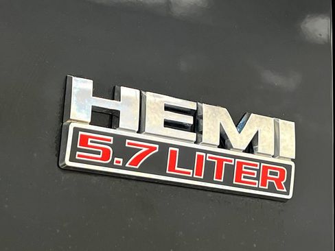 Used 2019 RAM 1500 Classic SLT AWD/4WD image 41