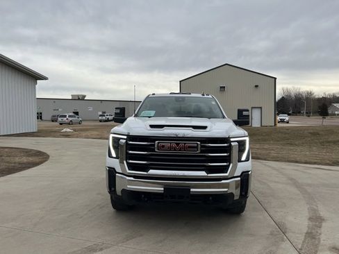 Used 2024 GMC Sierra 2500 SLE image 2