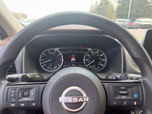 Used 2023 Nissan Rogue SV image 18