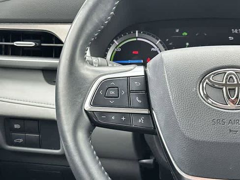 Used 2021 Toyota Highlander XLE image 9