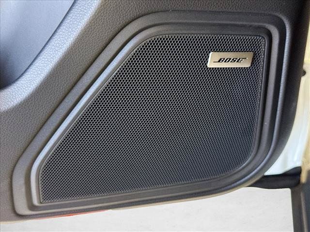 Certified 2025 Porsche Macan AWD/4WD image 12