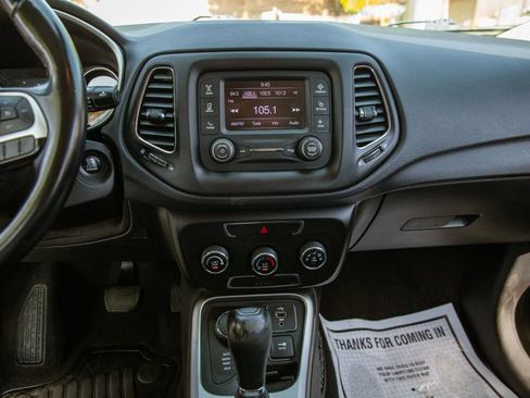 Used 2018 Jeep Compass Latitude AWD/4WD image 15