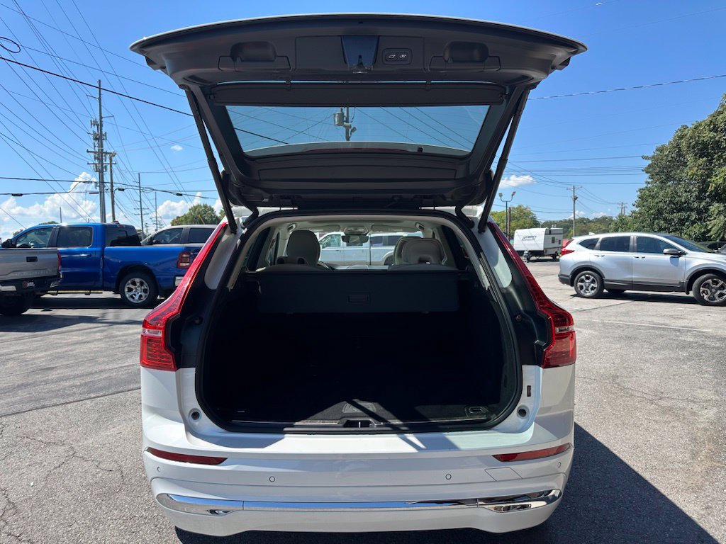 Used 2023 Volvo XC60 B5 Plus AWD/4WD image 6