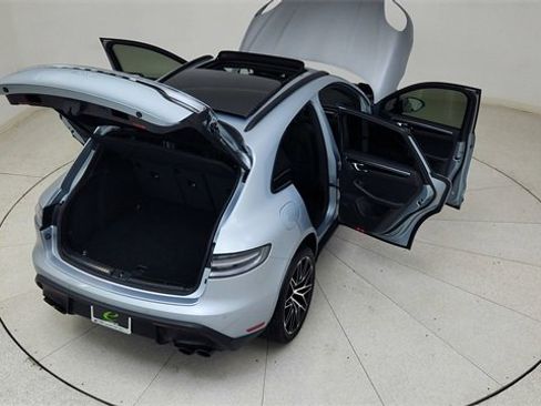 Used 2024 Porsche Macan w/ Premium Plus Package image 86