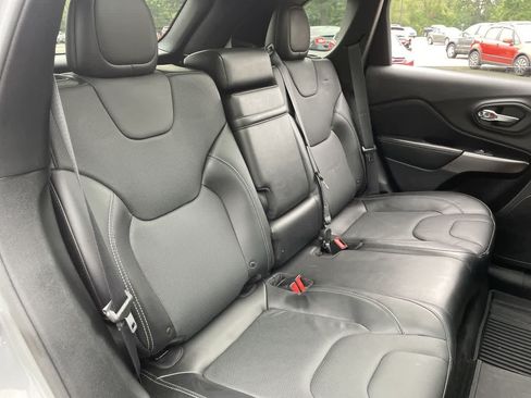 Used 2019 Jeep Cherokee Limited AWD/4WD image 15