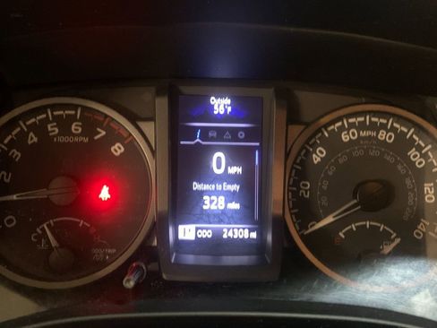 Used 2020 Toyota Tacoma TRD Sport AWD/4WD image 30
