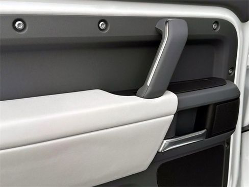 New 2025 Land Rover Defender 130 X-Dynamic SE image 11