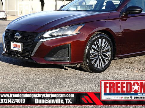 Used 2025 Nissan Altima 2.5 SV FWD image 40