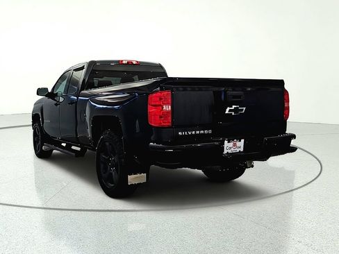Used 2018 Chevrolet Silverado 1500 Custom w/ Custom Convenience Package AWD/4WD image 6