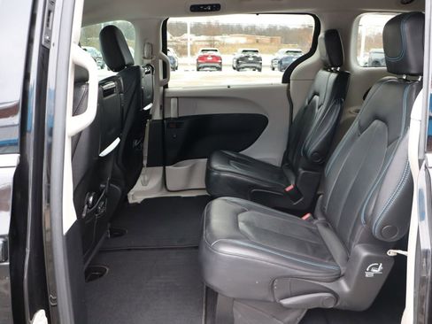 Used 2021 Chrysler Pacifica Touring-L w/ Uconnect Theater Family Group image 42