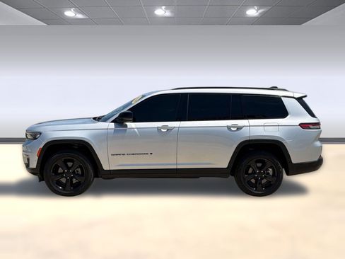 Certified 2025 Jeep Grand Cherokee L Limited w/ Luxury Tech Group II AWD/4WD image 2