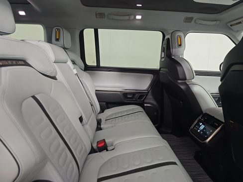Used 2023 Rivian R1S Launch Edition AWD/4WD image 23