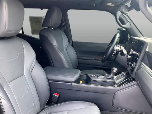 Used 2024 Lexus GX 550 w/ Accessory Package (Z1) AWD/4WD image 9
