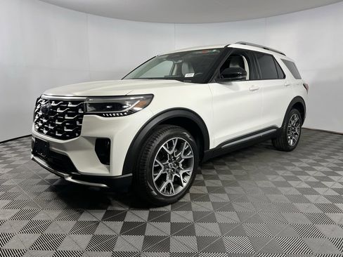 Used 2025 Ford Explorer Platinum w/ Ultimate Package image 3