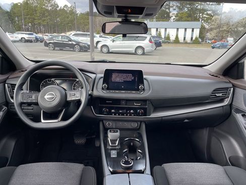 Used 2023 Nissan Rogue SV image 12