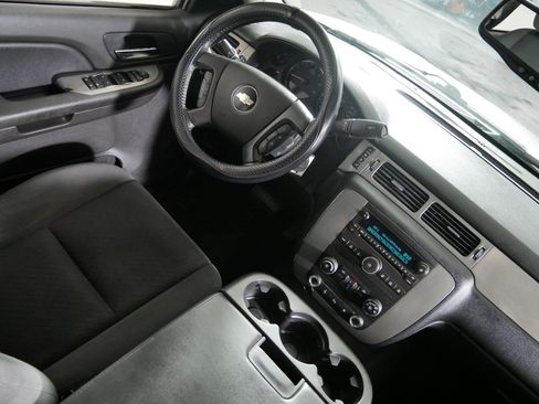Used 2009 Chevrolet Avalanche LS w/ Convenience Package #1 AWD/4WD image 9