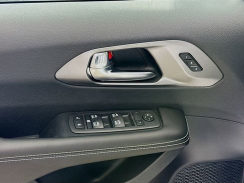 New 2026 Chrysler Pacifica Select image 17