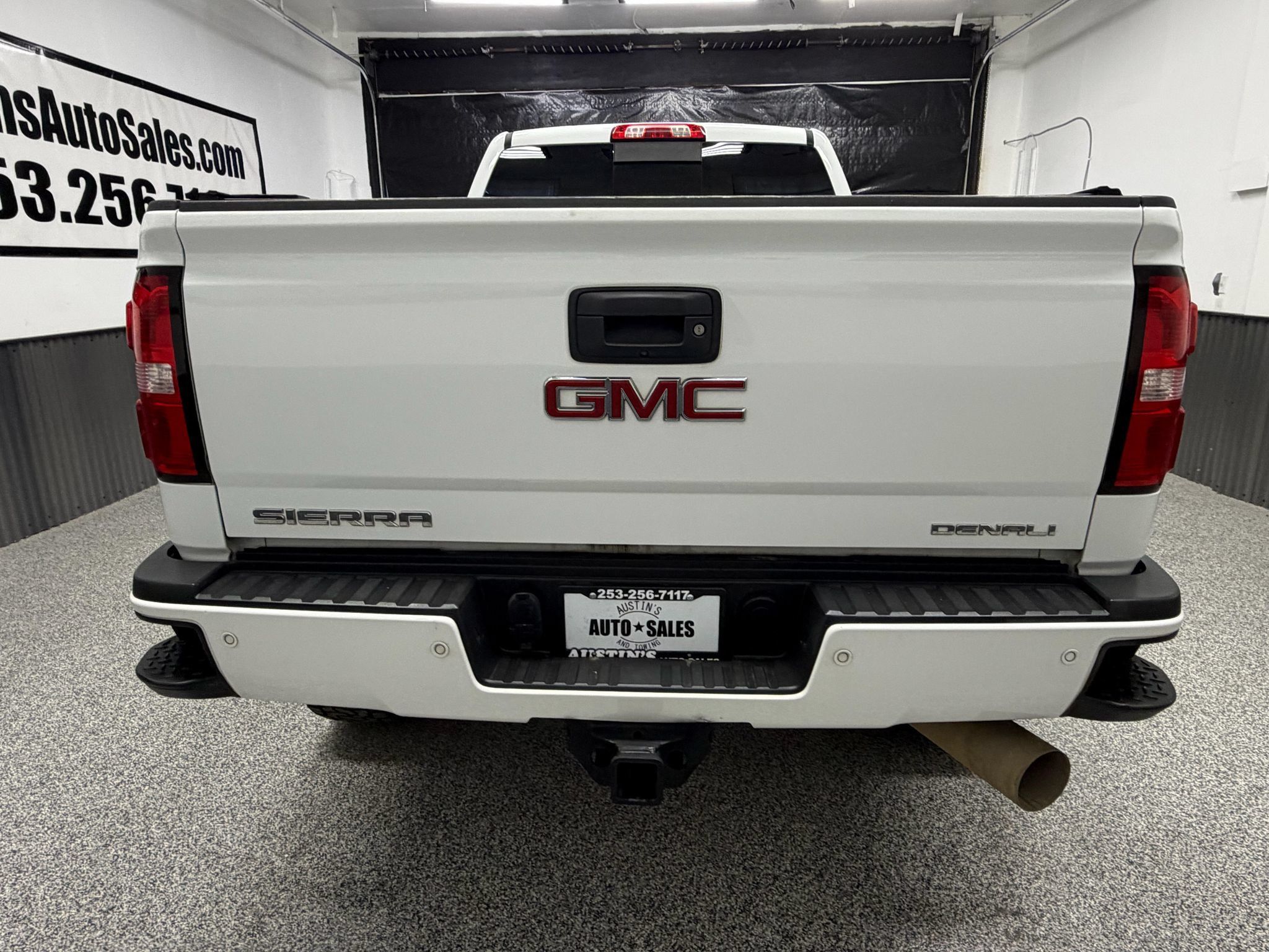 Used 2017 GMC Sierra 2500 Denali w/ Duramax Plus Package AWD/4WD image 4