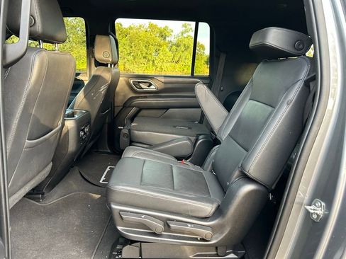 Used 2022 Chevrolet Suburban Z71 w/ Z71 Off-Road Package image 14