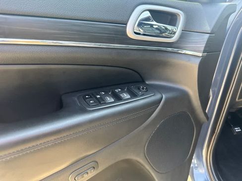 Used 2021 Jeep Grand Cherokee Limited RWD image 11