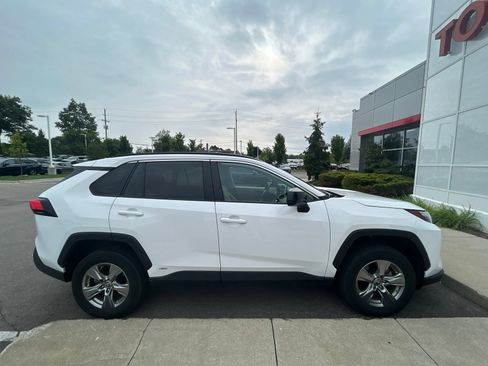 Used 2024 Toyota RAV4 LE AWD/4WD image 4