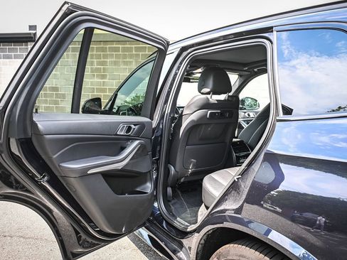 Used 2020 BMW X5 xDrive40i w/ M Sport Package AWD/4WD image 13