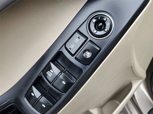 Used 2016 Hyundai Elantra SE image 21