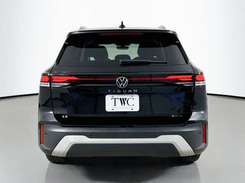 Certified 2025 Volkswagen Tiguan SE AWD/4WD image 6