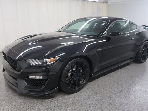 Used 2019 Ford Mustang Shelby GT350 w/ Technology Package RWD image 5
