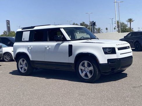 Used 2024 Land Rover Defender 110 X-Dynamic SE AWD/4WD image 4