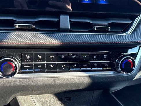 Certified 2025 Chevrolet Equinox RS w/ Safety and Technology Package AWD/4WD image 17