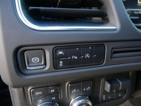 Used 2024 GMC Yukon SLE image 15