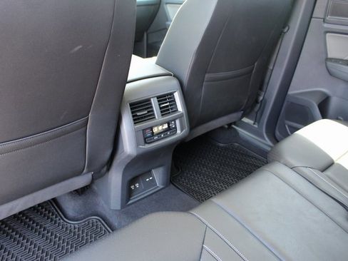 Used 2023 Volkswagen Atlas SE image 22