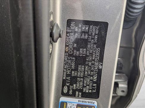 Used 2013 Kia Soul + FWD image 15