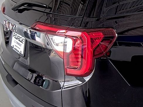 Certified 2023 GMC Acadia SLE w/ Driver Convenience Package image 15