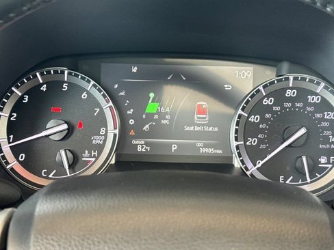 Used 2022 Toyota Highlander XLE AWD/4WD image 32
