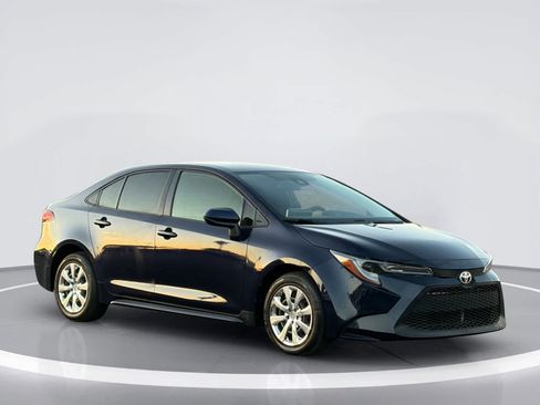 Used 2021 Toyota Corolla LE w/ Carpet Mat Package (TMS) FWD image 4