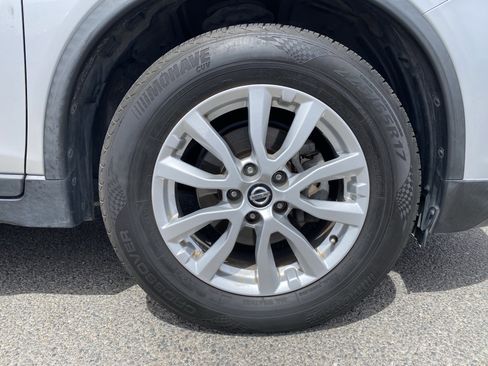 Used 2020 Nissan Rogue SV image 10