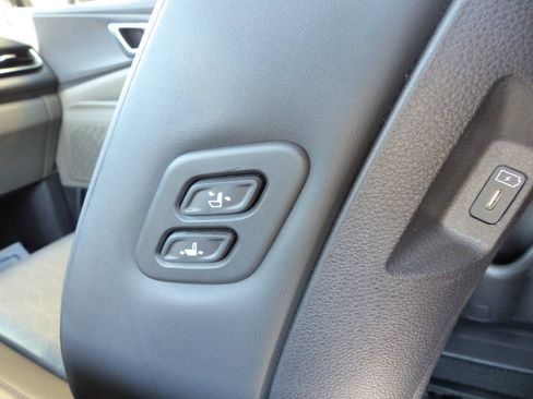 Used 2025 Kia Carnival EX FWD image 53