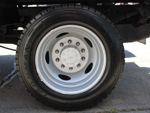 Used 2022 Ford F550 4x4 Crew Cab Super Duty w/ Power Equipment Group image 16