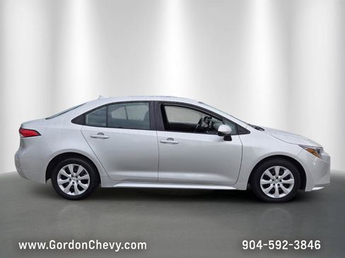 Used 2025 Toyota Corolla LE FWD image 7