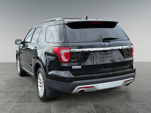 Used 2017 Ford Explorer XLT FWD image 4