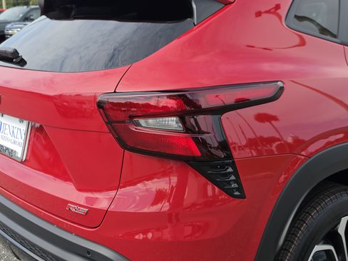 New 2026 Chevrolet Trax RS w/ Sunroof Package FWD image 14