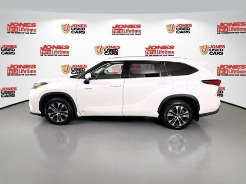 Used 2021 Toyota Highlander XLE AWD/4WD image 15