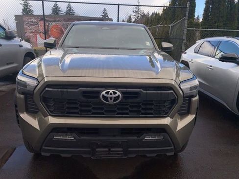 Used 2024 Toyota Tacoma TRD Off-Road image 4