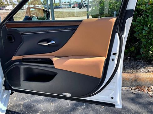 Used 2025 Lexus ES 350 w/ Premium Package image 27