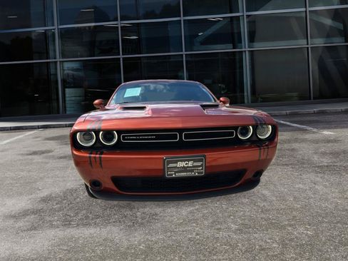 Used 2020 Dodge Challenger SXT RWD image 2